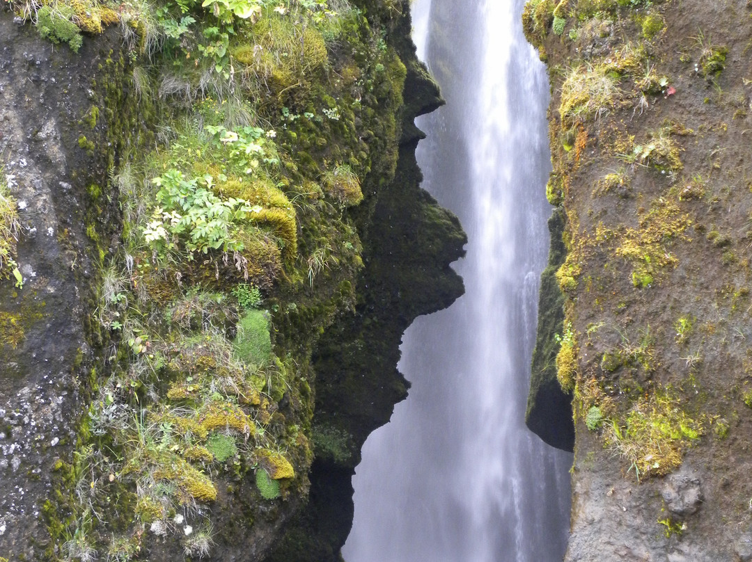 Gljufrabui Waterfalls-霍尔斯沃德吕尔镇必去景点