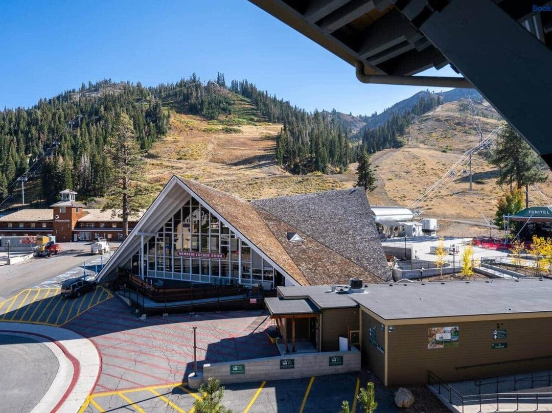 Top Floor Village Ski-In/Ski-Out Condo