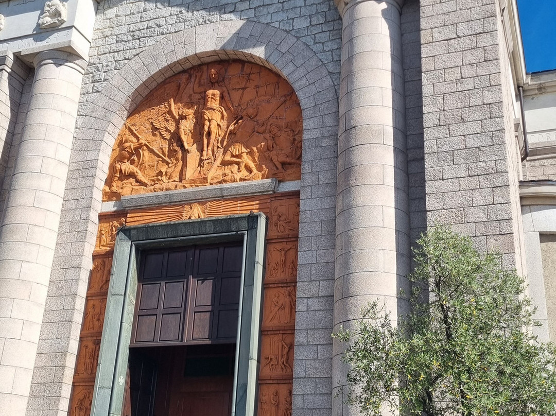 Chiesa di Sant'Ambrogio-Laveno-Mombello必去景点