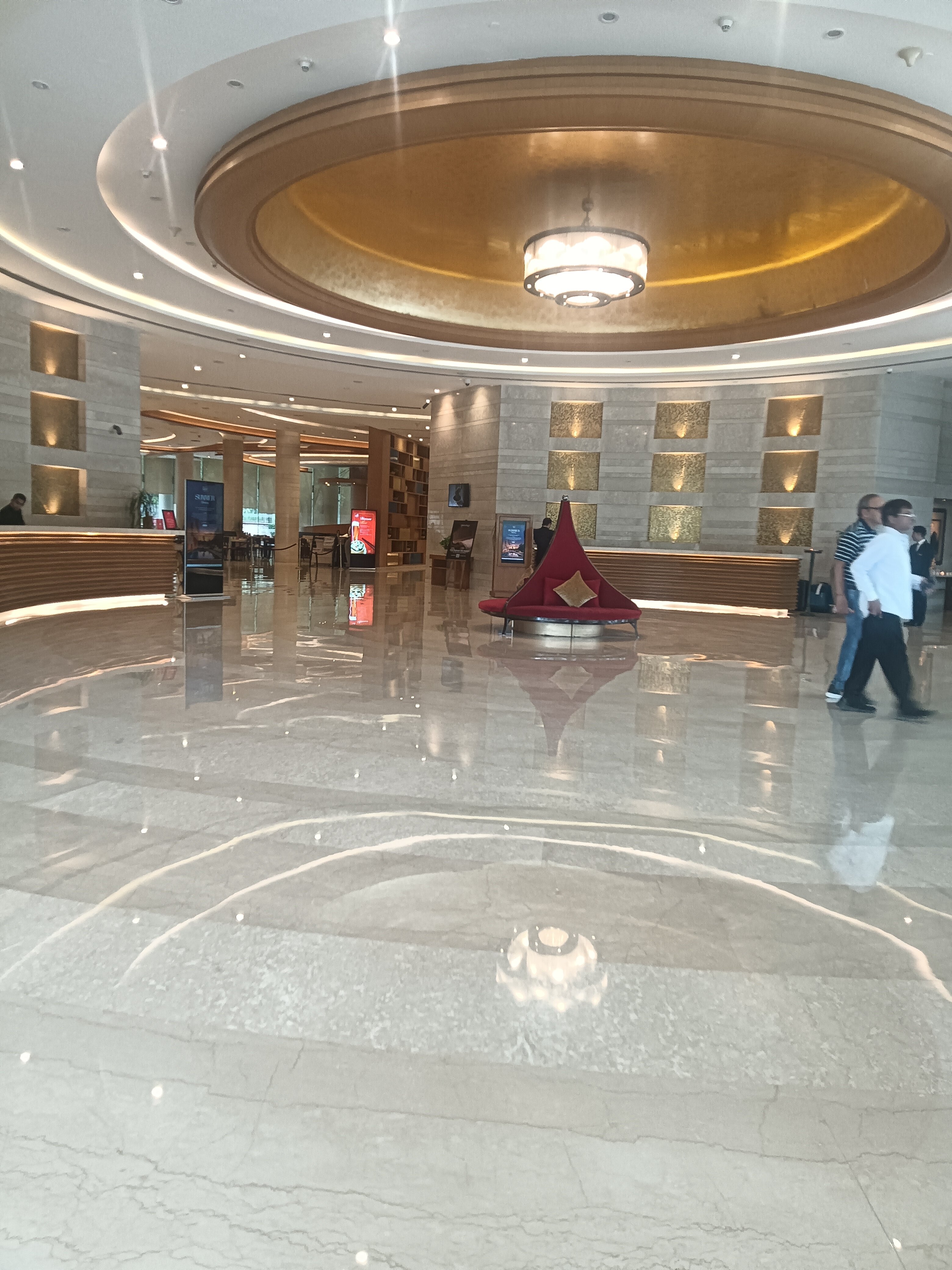 拉利特昌迪格酒店-旅行者