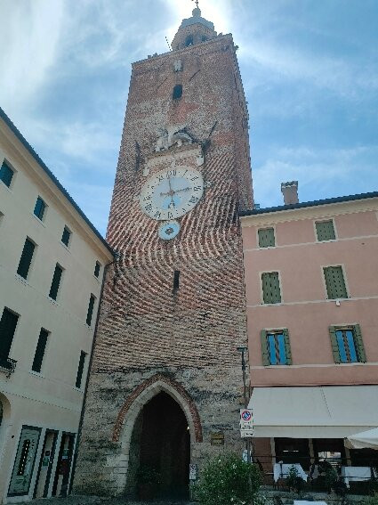 Torre Civica-卡斯泰尔夫兰科韦内托必去景点