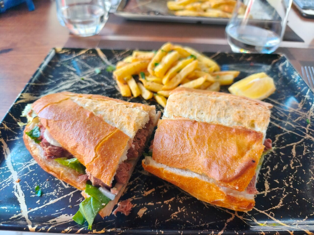 Romanos Restaurant & Cafe