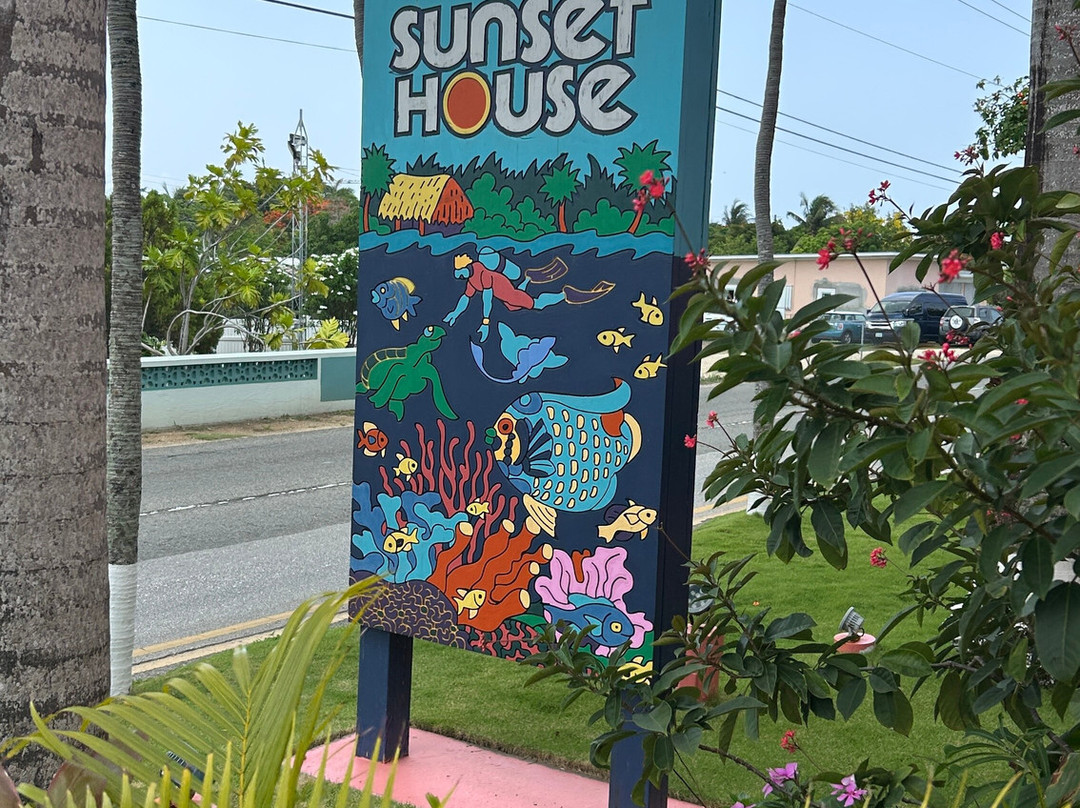 Sunset House主图