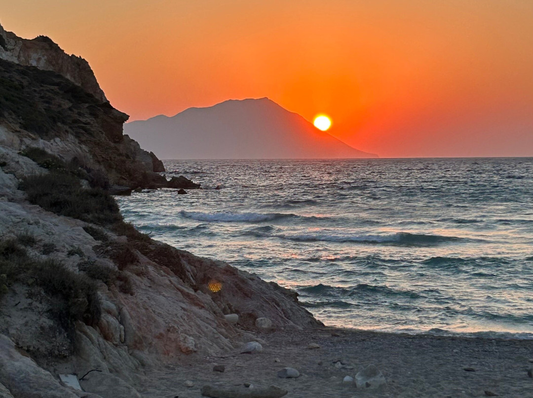 Plathiena Beach-米洛斯岛必去景点