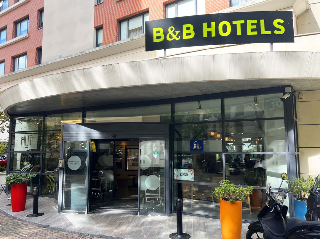 吕埃尔 - 马尔梅松火车站 B&B 酒店主图