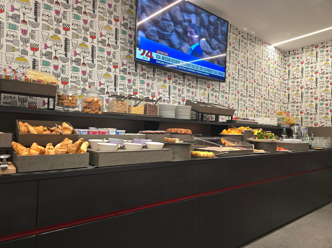 阿斯托里亚酒店主图
