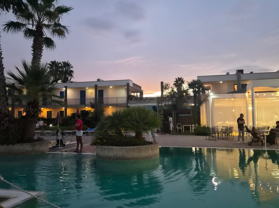 Sairon Village Pool And Beach主图