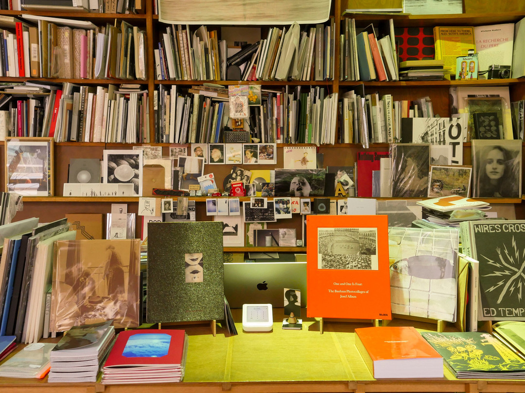 Tipi Photo Bookshop-圣吉尔必去景点