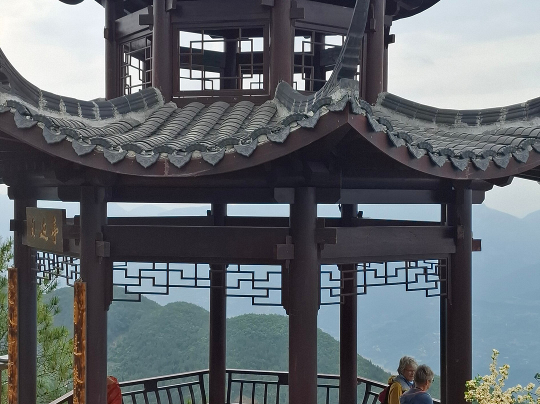 Peak of the Three Gorges Pavilions-奉节县必去景点