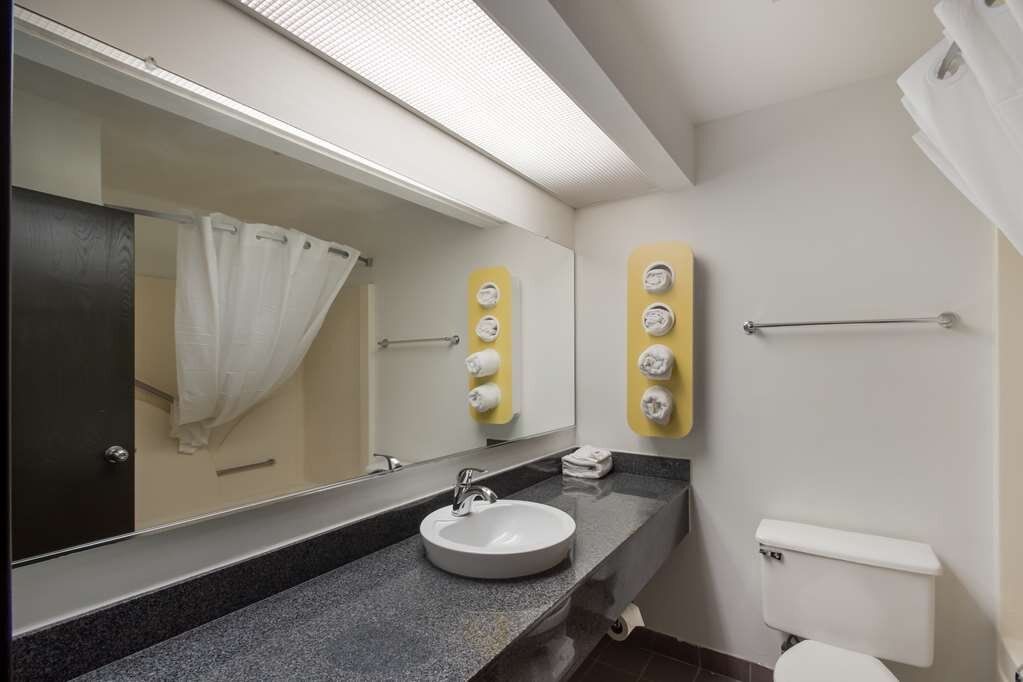 Motel 6 Rothschild-官方