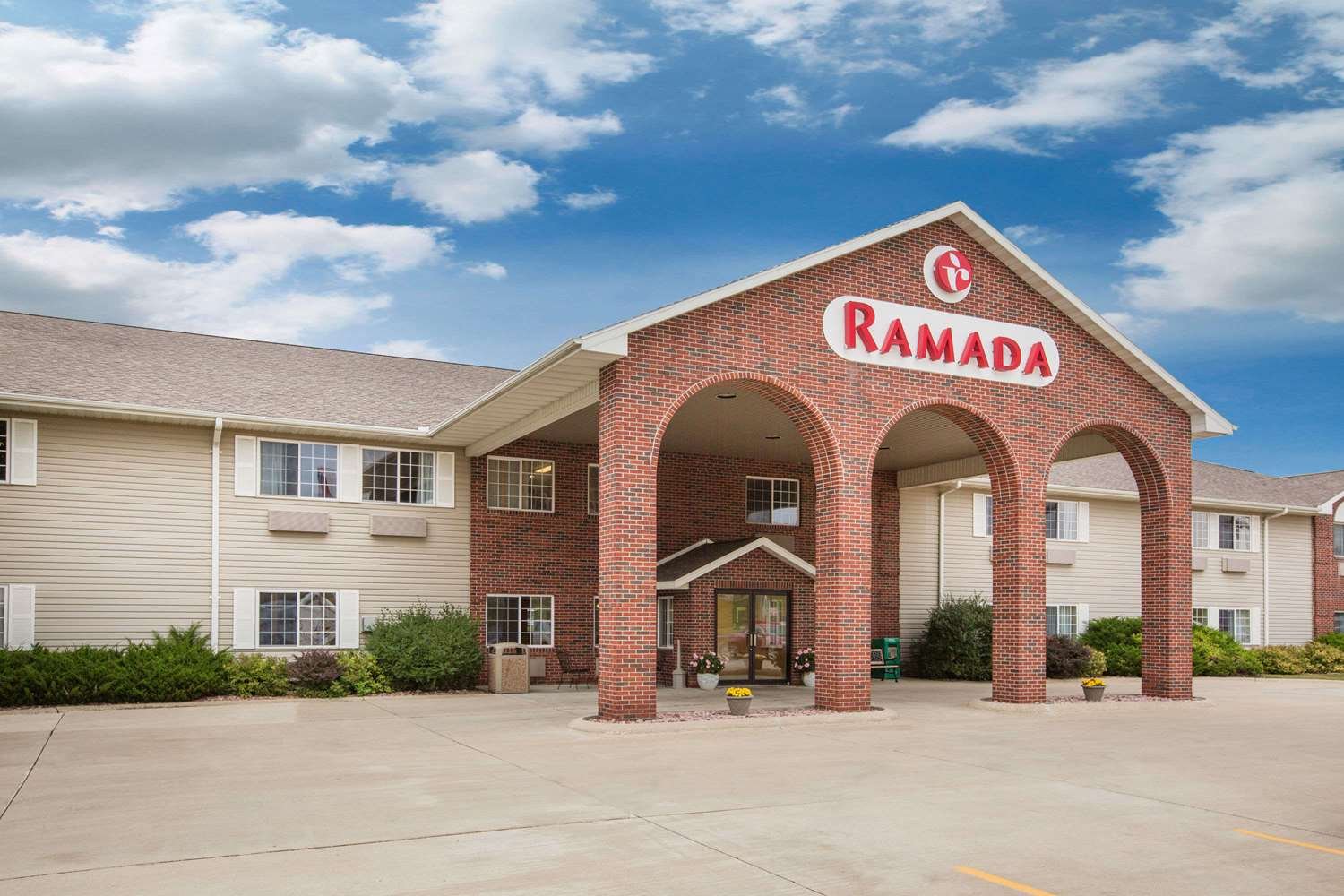 Ramada by Wyndham Spirit Lake/Okoboji-官方