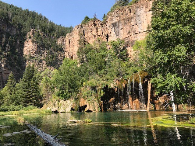 Hanging Lake Trail景点图片