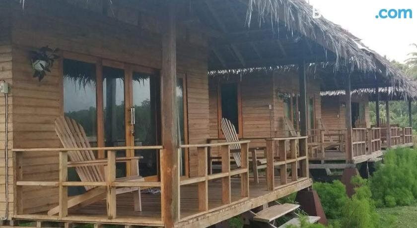 Alus Place Surf Resort