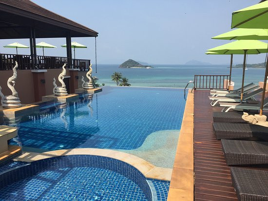 爱思兰达度假酒店主图