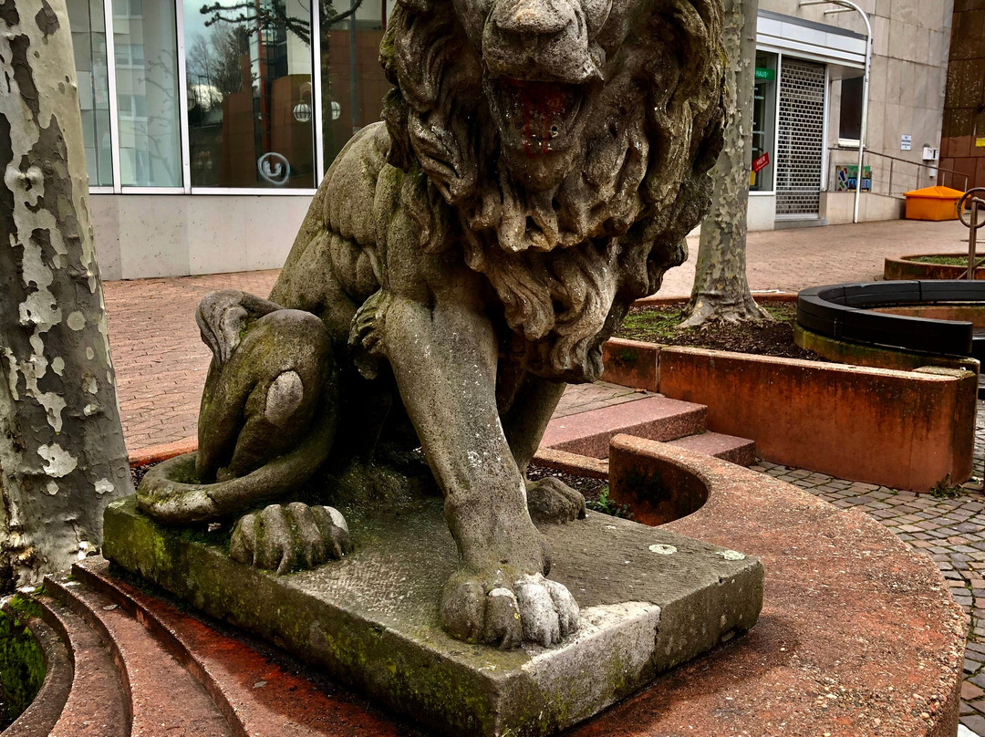Löwenskulpturen am "Alten Rathaus"景点图片