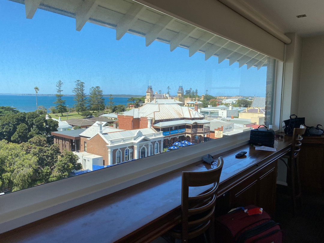 乌厄大酒店主图