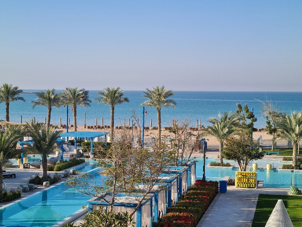 Hilton Salwa Beach Resort & Villas主图