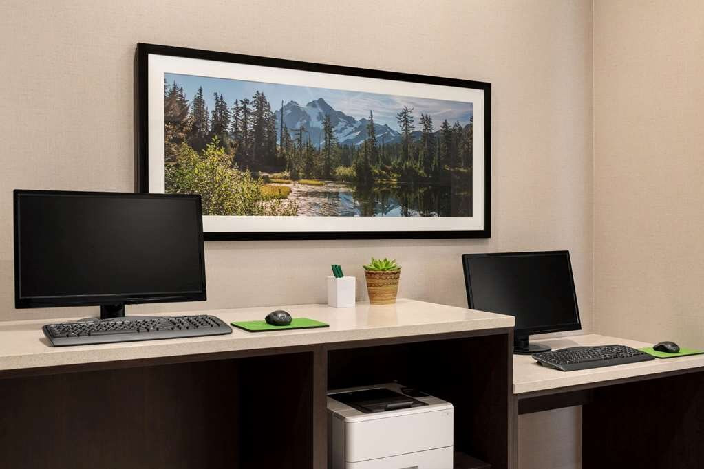 La Quinta Inn Suites By Wyndham Burlington主图