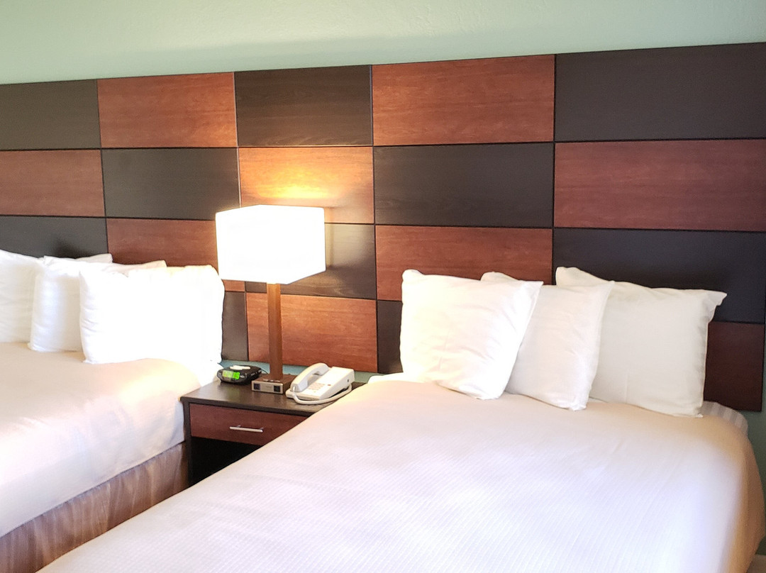 Oceanfront Inn And Suites主图