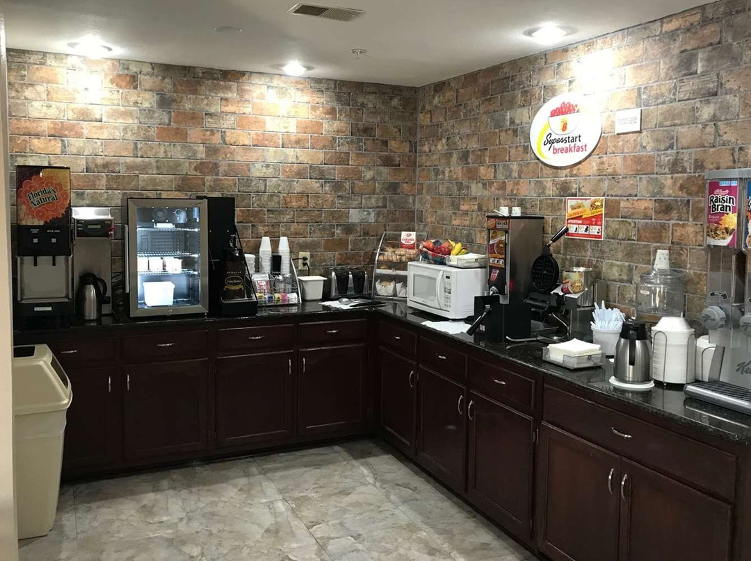 Super 8 by Wyndham Hernando主图