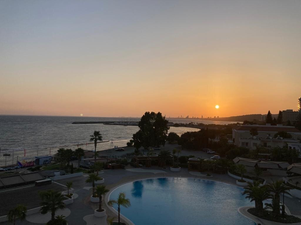 利马索尔柏宁豪华精选水疗度假酒店主图