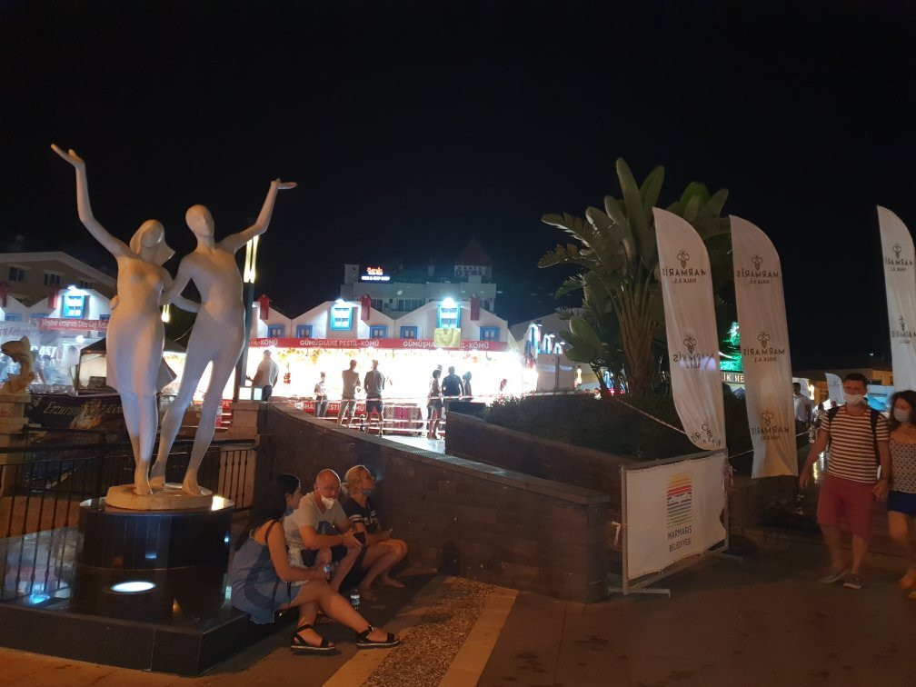 Marmaris 19 May Youth Square景点图片