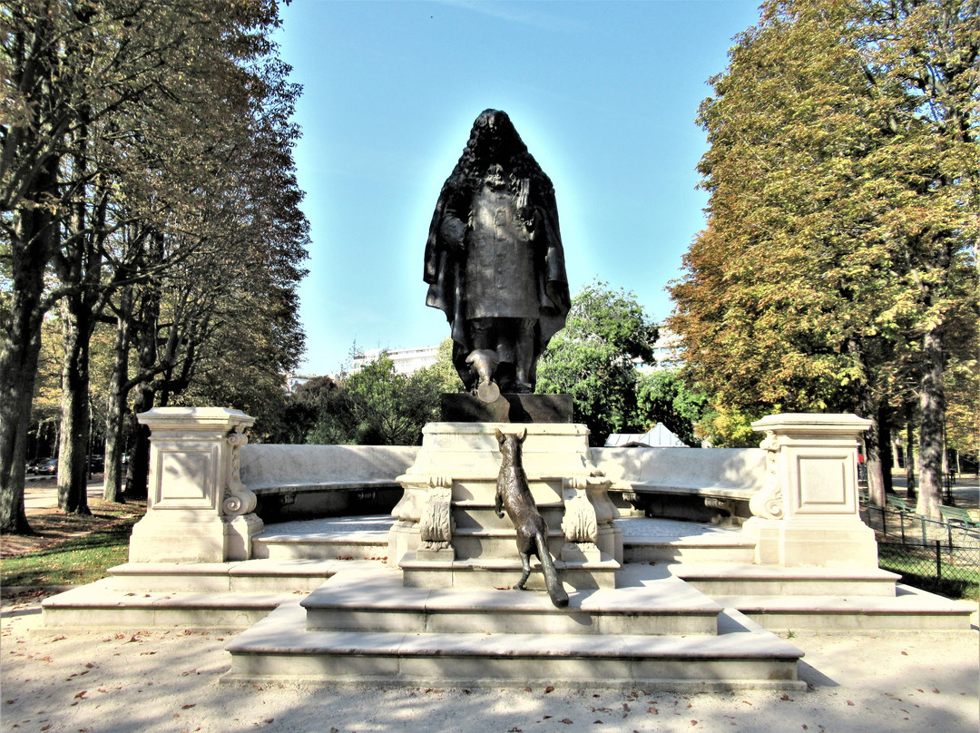 Monument à La Fontaine-巴黎必去景点