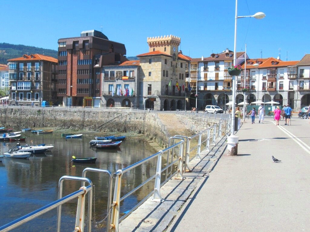 Plaza Del Ayuntamiento-Castro Urdiales必去景点