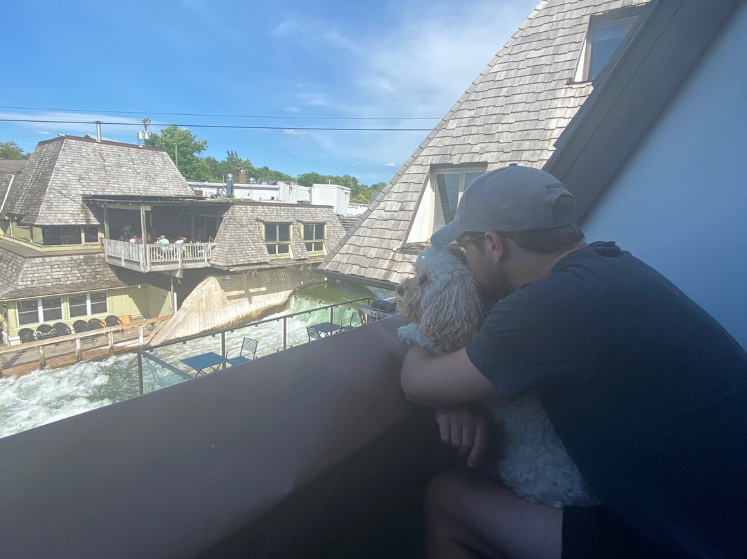 Falling Waters Lodge主图