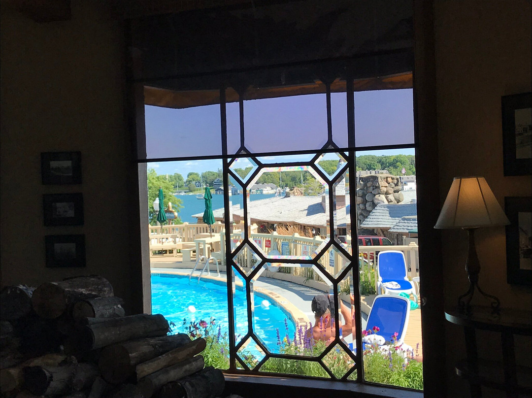 Weathervane Terrace Inn & Suites主图