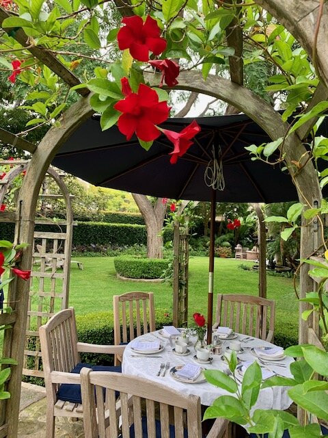 辛普森之家酒店主图