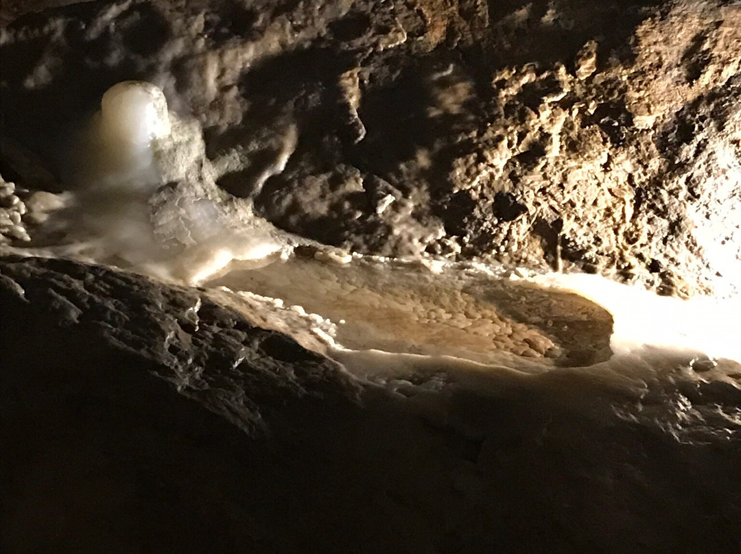 Crystal Cave景点图片