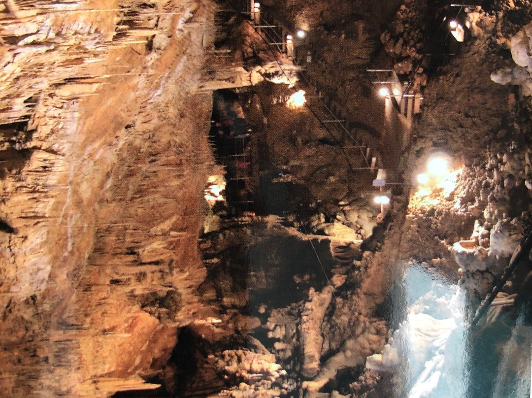 Cueva del Rull景点图片