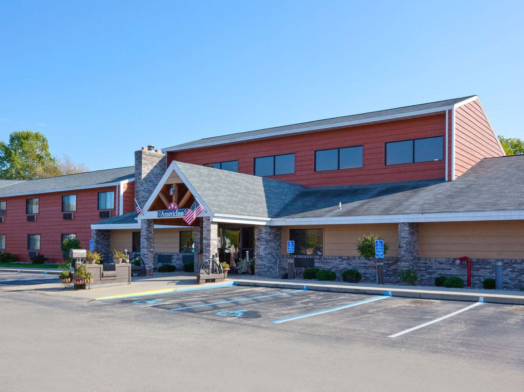 AmericInn Menominee Bayside by Wyndham主图
