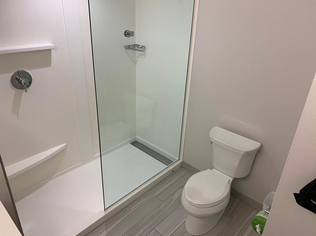 温尼伯机场万怡酒店主图