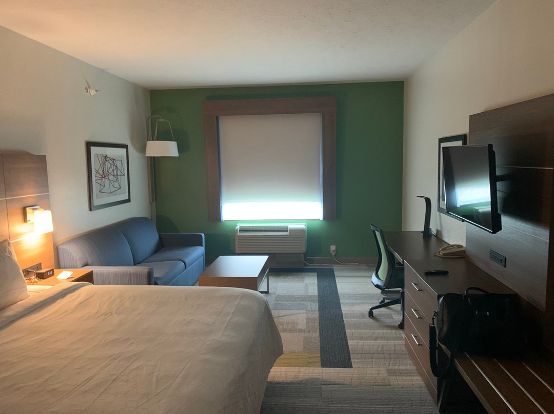 Holiday Inn Express & Suites Lincoln Airport By IHG主图