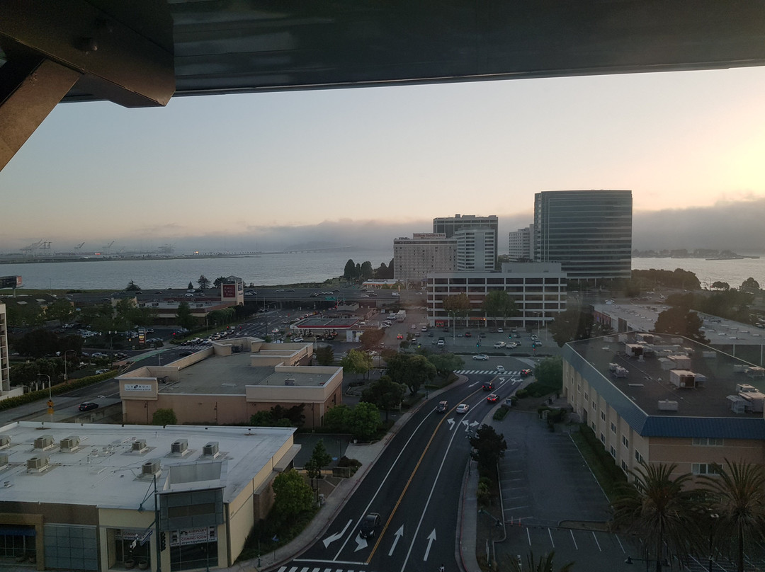 爱莫利维尔悦府酒店主图