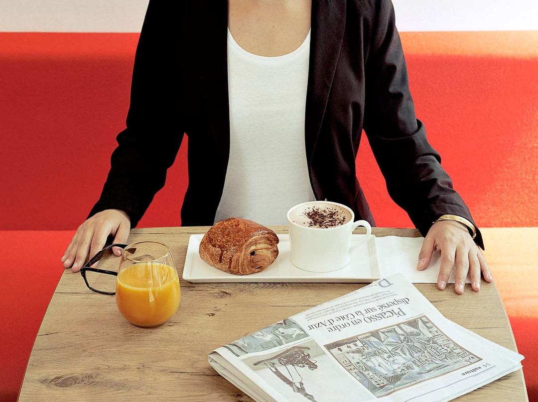 宜必思卡塔劳酒店主图