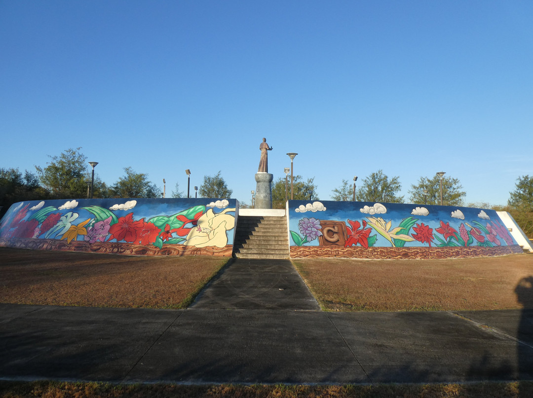Archbishop Felixberto Flores Memorial Circle景点图片