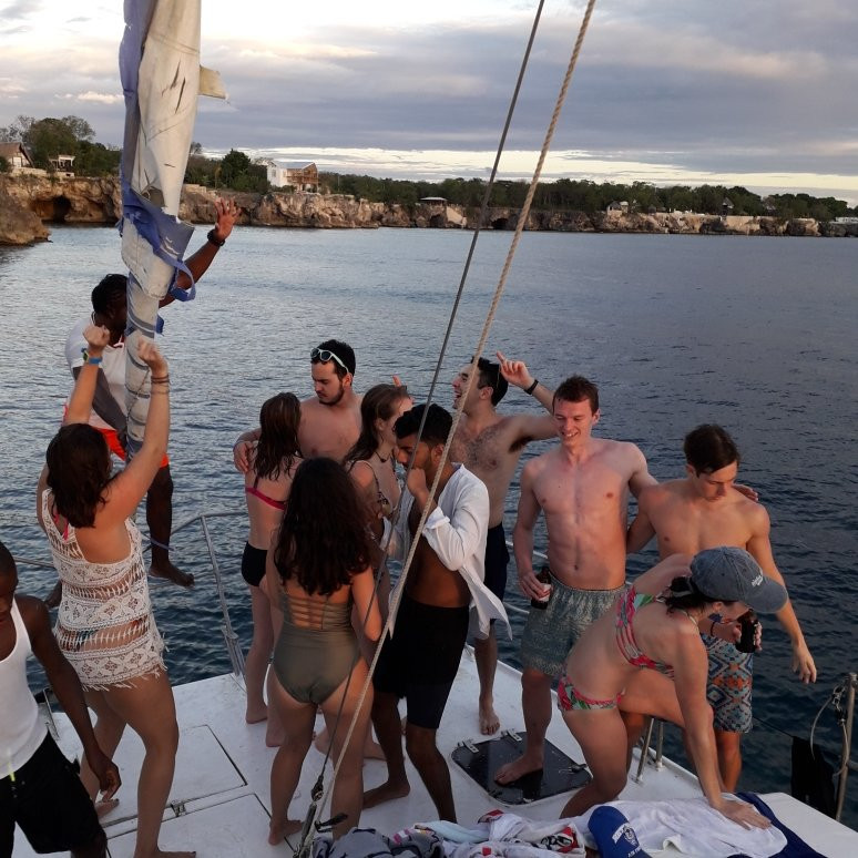 Astraes Catamaran Cruise景点图片