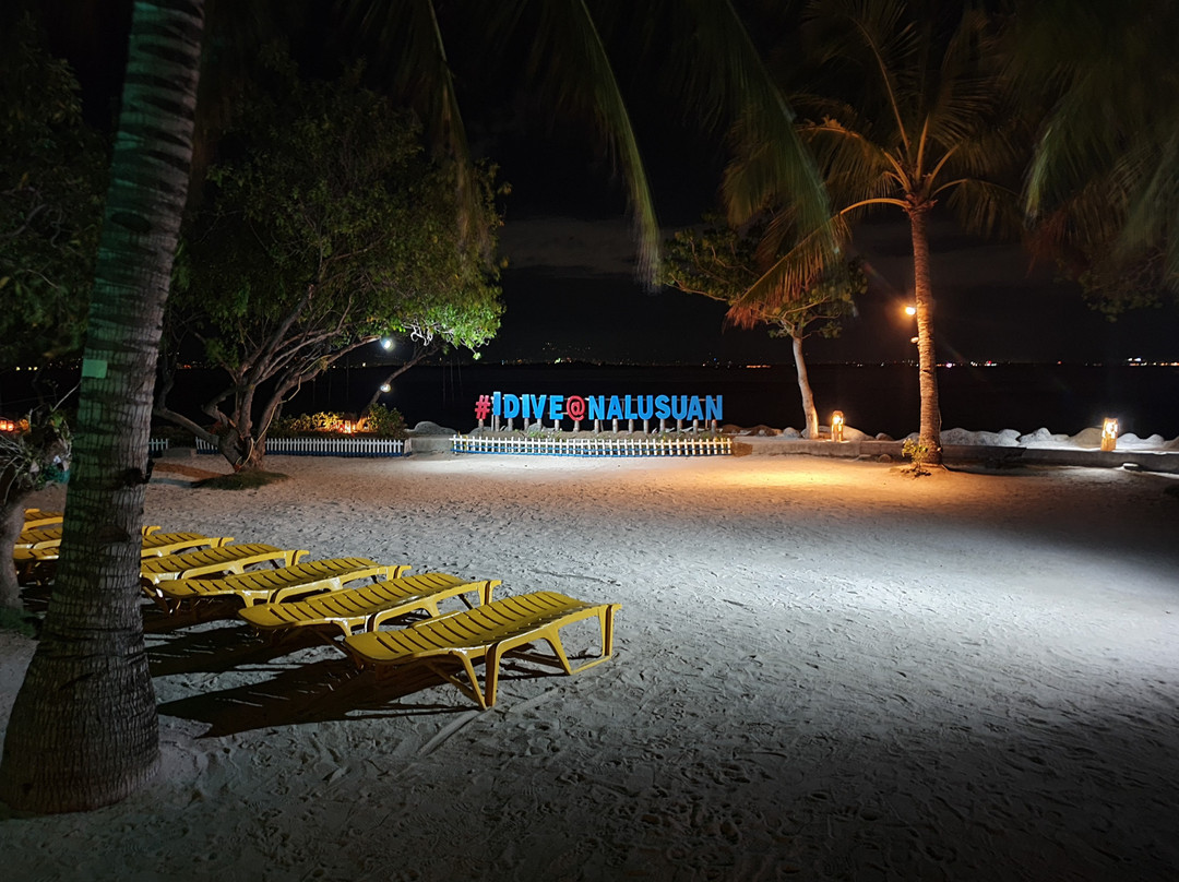 娜鲁萱岛度假村主图