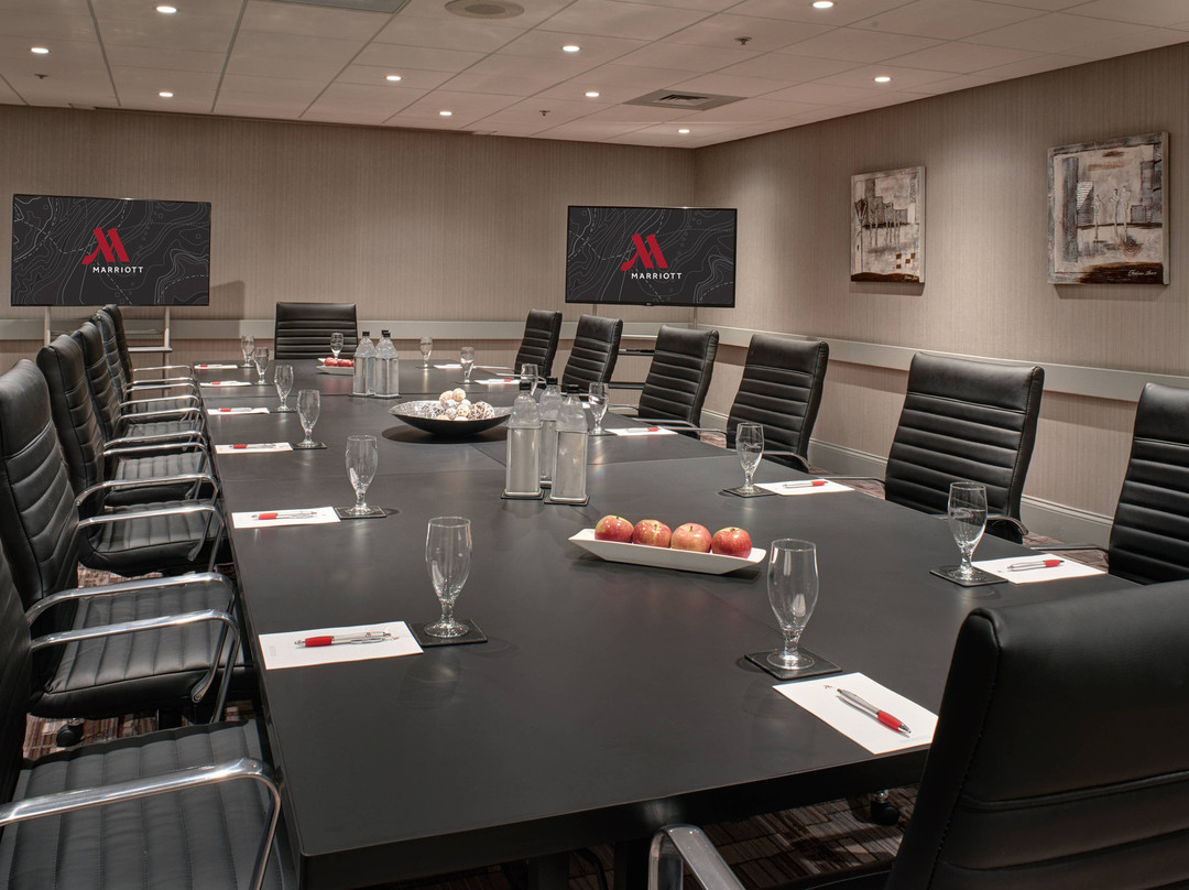 东兰辛大学广场万豪酒店主图