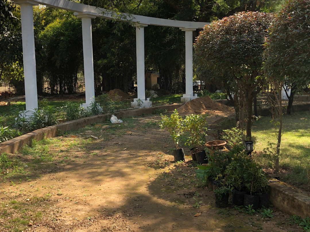 野花度假酒店主图