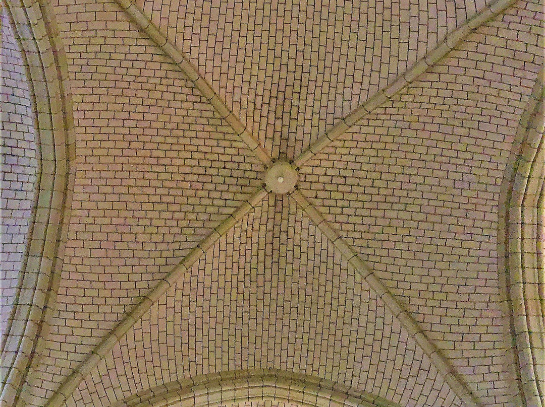 Eglise Saint Hilaire-Montilliers必去景点