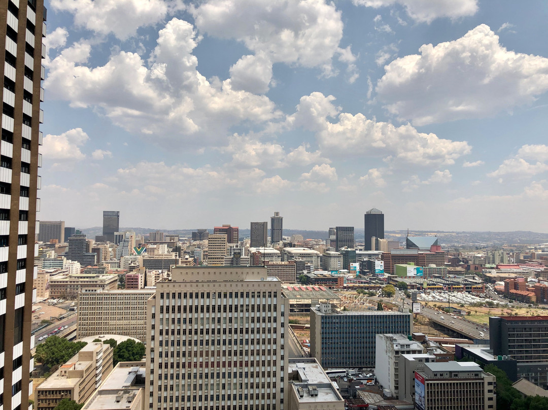 帕克通尼安普罗提全套房酒店主图