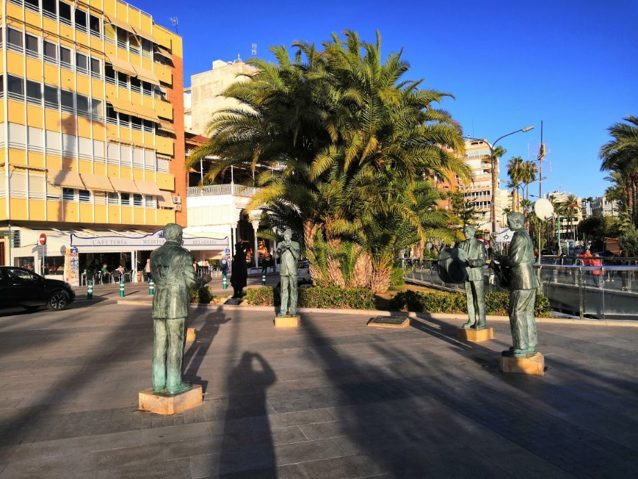 Monumento Homenaje a los Musicos Torrevejenses景点图片
