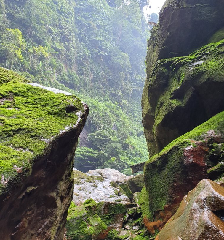 Seribu Waterfall景点图片