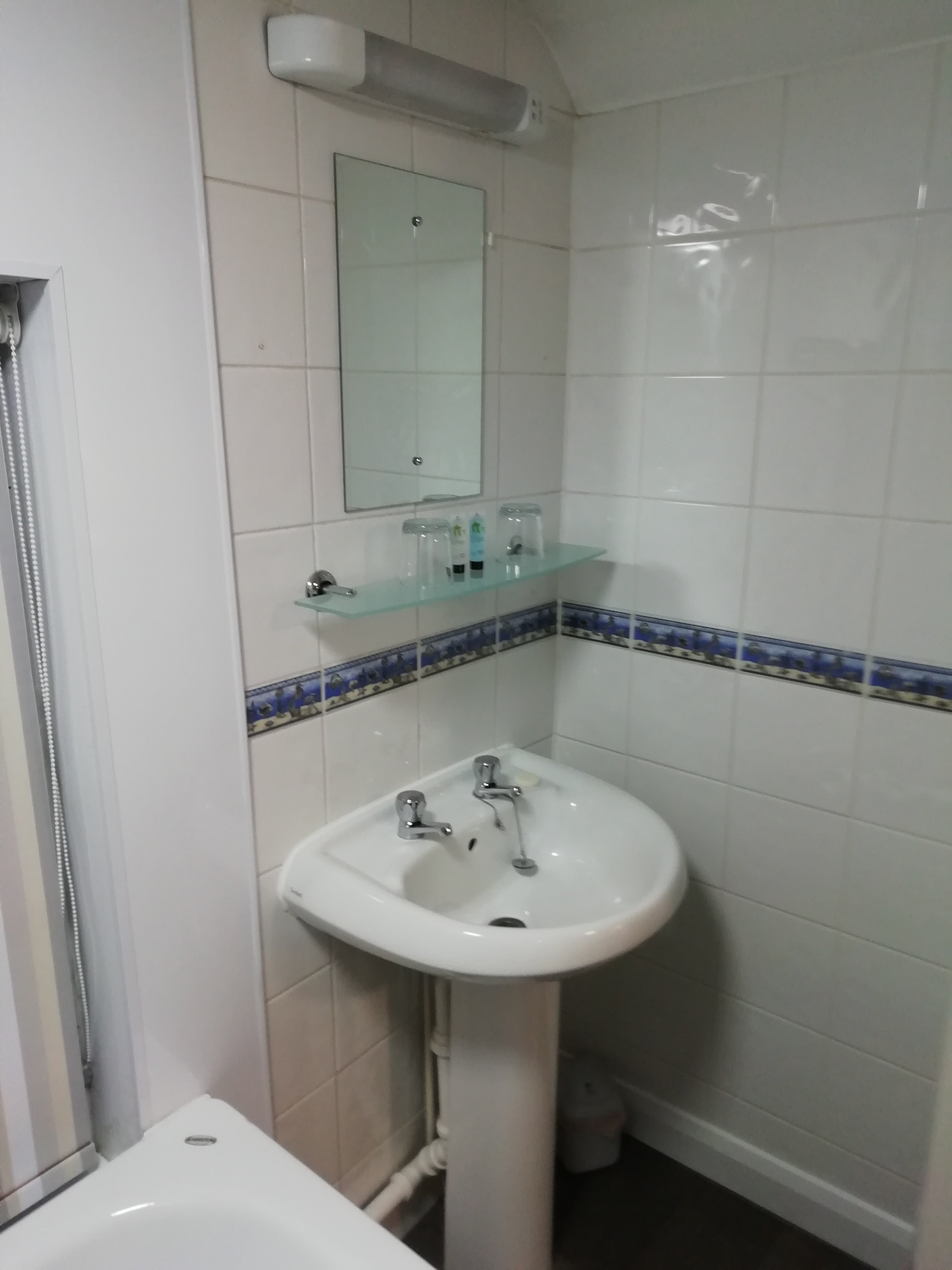 Rowton Poplars Hotel-浴室