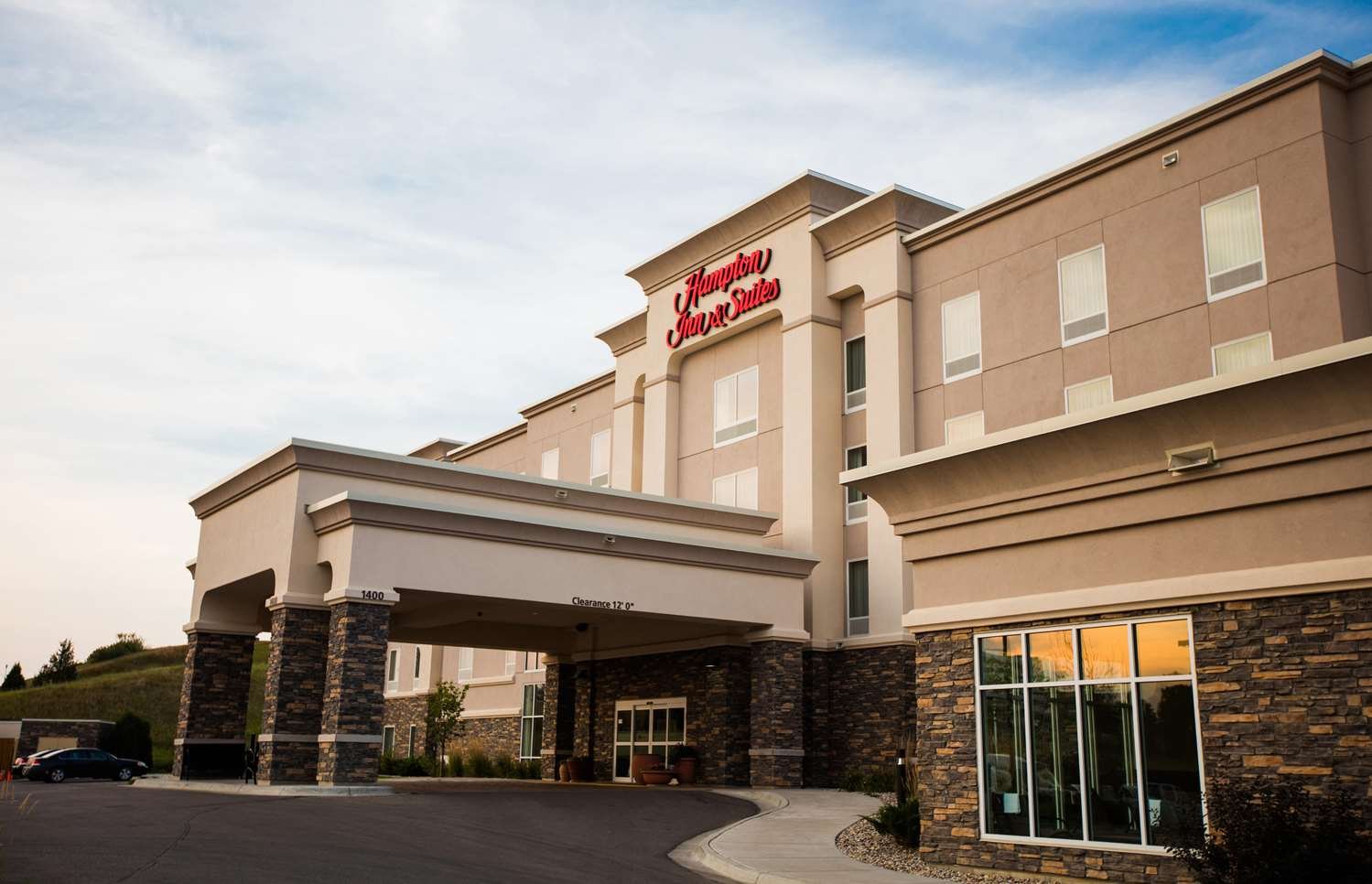 Hampton Inn & Suites Minot Airport-官方