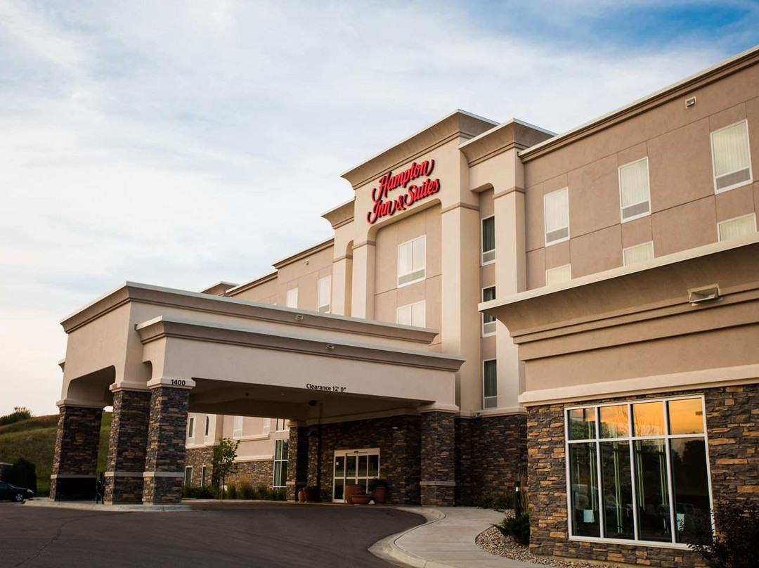 Hampton Inn & Suites Minot Airport主图